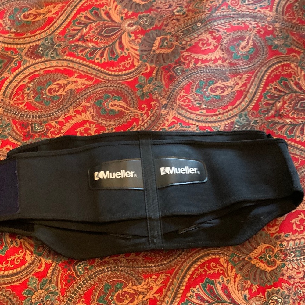 Mueller size L-XL  adjustable back support with two layers of adjustable Velcro.